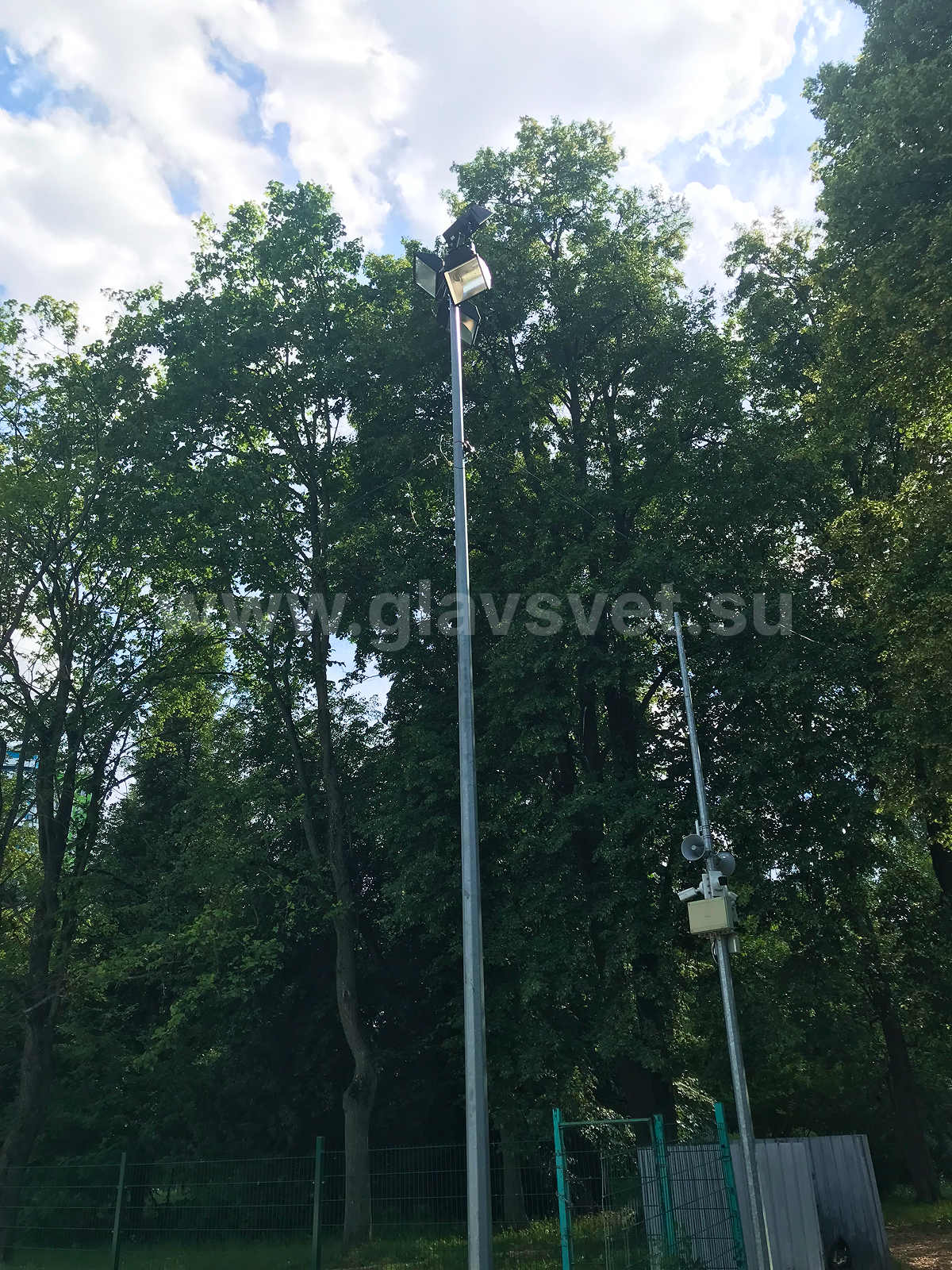 старое освещение скейт парка